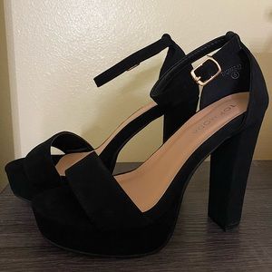 Black Shoes/Heels Size 5